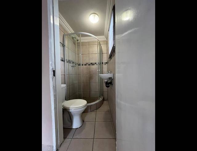 1 BEDROOM PROPERTY TO RENT IN LOMBARDY EAST